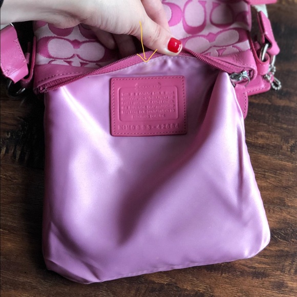 🌸Pink Coach Crossbody Purse🌸 - Picture 3 of 5